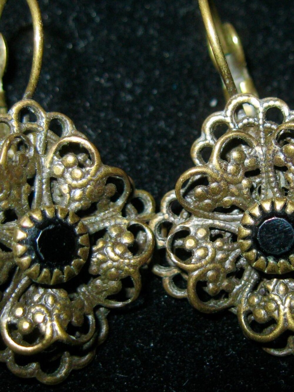 KIRKS FOLLY LACY FLOWER LIKE VINTAGE LEVERBACK EARRINGS FROM THE 1980'S